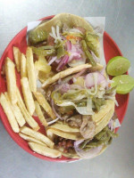 Taquería El Gallo food