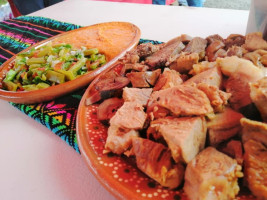 Carnitas El More food