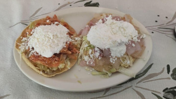 Pozole Y Antojitos La Ventanita food