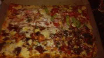 Victor's Pizza food