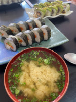 Yoshiki Sushi food