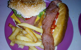 Hamburguesas Cheyo* food