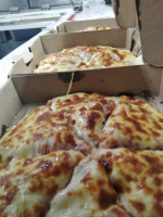 Yiyos' Pizza food