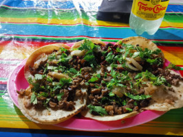 Tacos Y Burguer Alyfa food