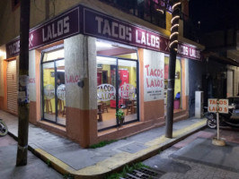 Tacos Don Cachi outside