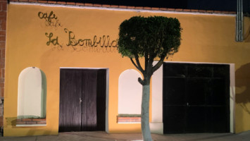 Café La Bombilla outside