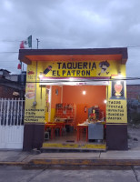 Taquería El PatrÓn inside