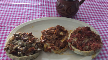 Desayunos Y Menudo food