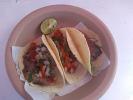 Tacos Y Lonches De Barbacoa El Neto food