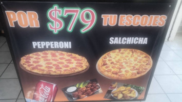 Pizzas Saucedos food