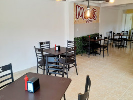 Moo's Pizza inside