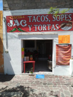 Tacos Jac outside