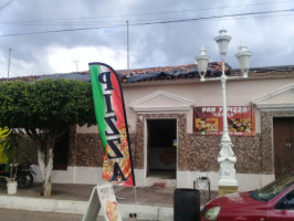 Panadería Y Pizzería Loyola outside