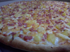 Paty's Pizza. food