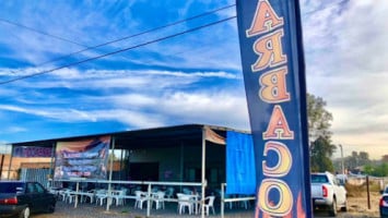 Tacos De Barbacoa El Güero outside