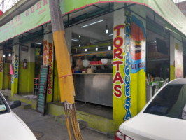 Tacos Adrián outside