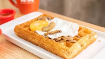 W&m Waffles And More Del Valle food