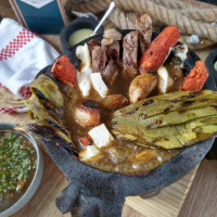 Molcaxete Grill food