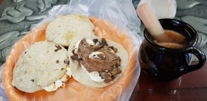 Los Bigotes De Don Pancho Reatas food
