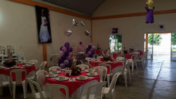 Los Ficus Salon De Eventos Y Banquetes food
