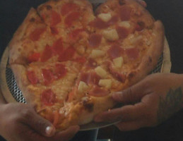 Aaly's Pizza food