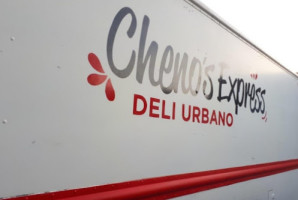 Chenos Express food