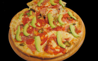 Rodeo Cruzeli's Pizza food