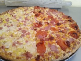 Tino's Pizza food