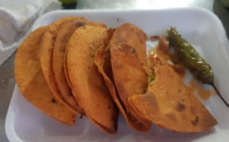 Taquitos Dorados De Chicharrón food