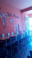 Tati's Pizza inside