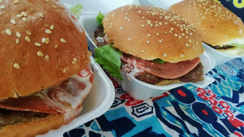 Hotdogs Y Hamburguesas Los Compadres food