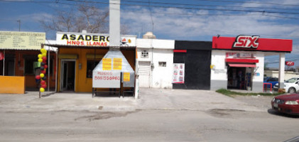 Asadero Hermanos Llanas outside