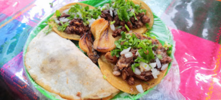 Birria Y Tacos Bonfilios food