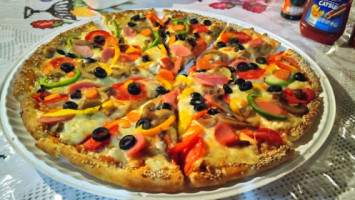 Safari Pizza food