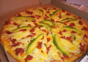 Fenix's Pizza food