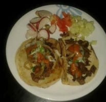 Reyes Tacos Y Montados inside