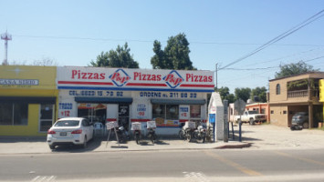 Payito's Pizza outside