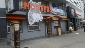 Hooters Cancun Malecon Americas food
