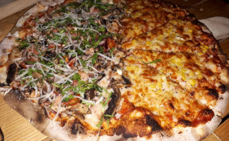 Antonini's Pizza food