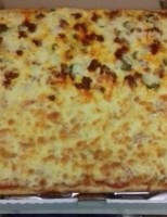 Mari's Pizza food