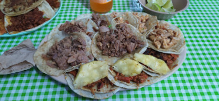 Taquería Victoriosa food