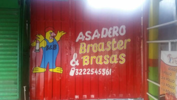 Asadero Broaster Brasas De La 52 inside