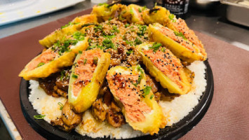 Kazoku Sushi Y Teriyaki food