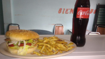 Tortas Y Hamburguesas El Pariente food