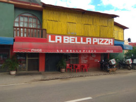 La Bella Pizza outside