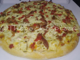 The Pochos Pizza food