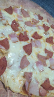 Lyonel Pizza food