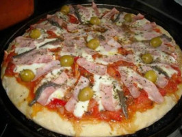 Pizza Rica food