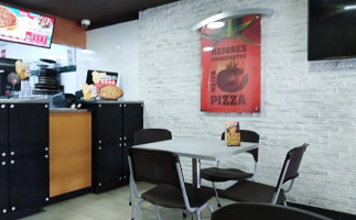 Papa Johns Pizza inside