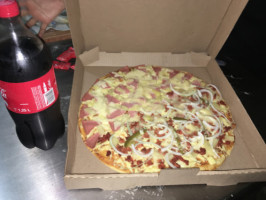 Pizzas Cruz food